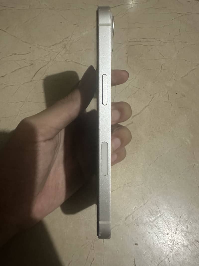 Apple iPhone 13 2
