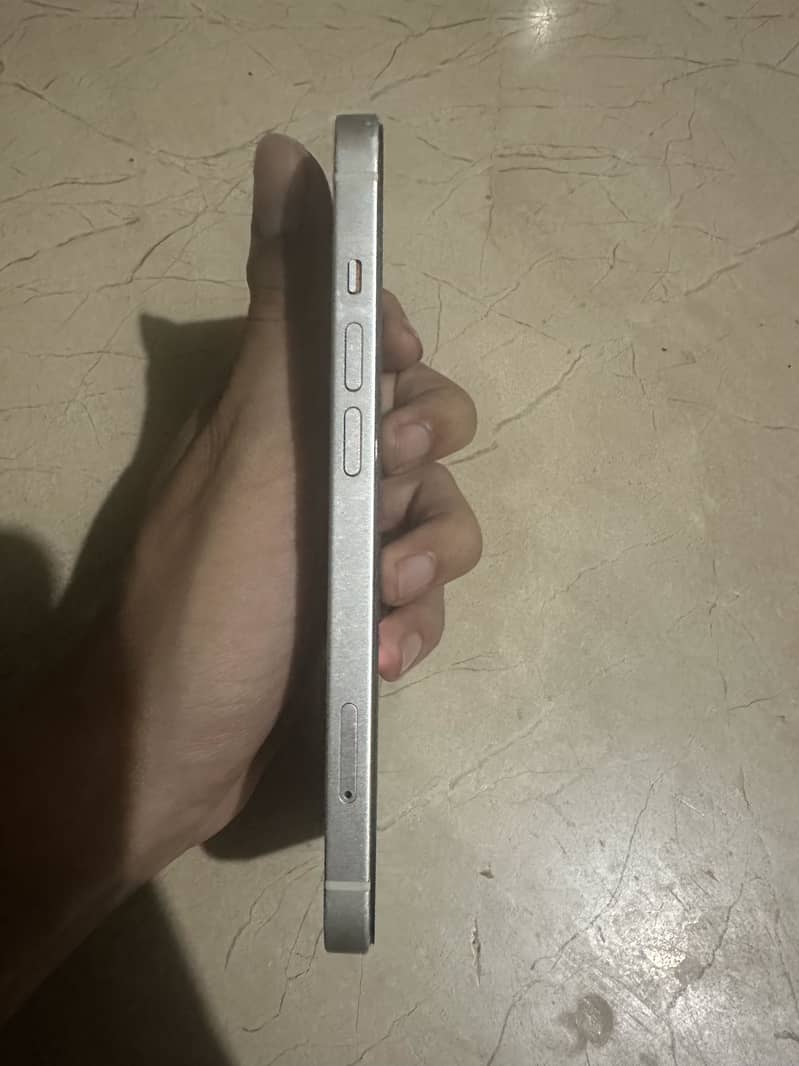 Apple iPhone 13 3