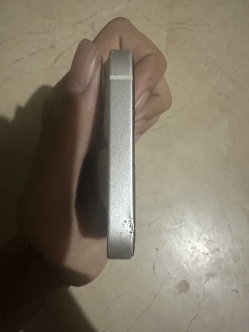 Apple iPhone 13 5