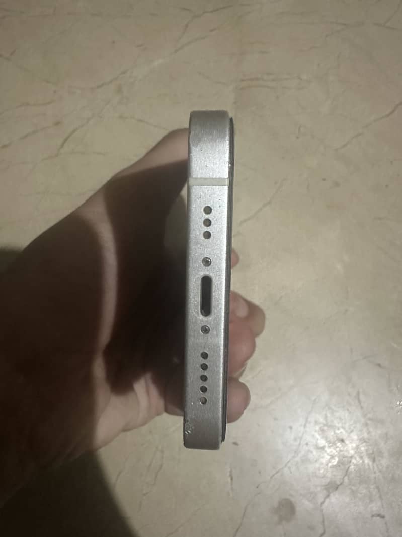Apple iPhone 13 6