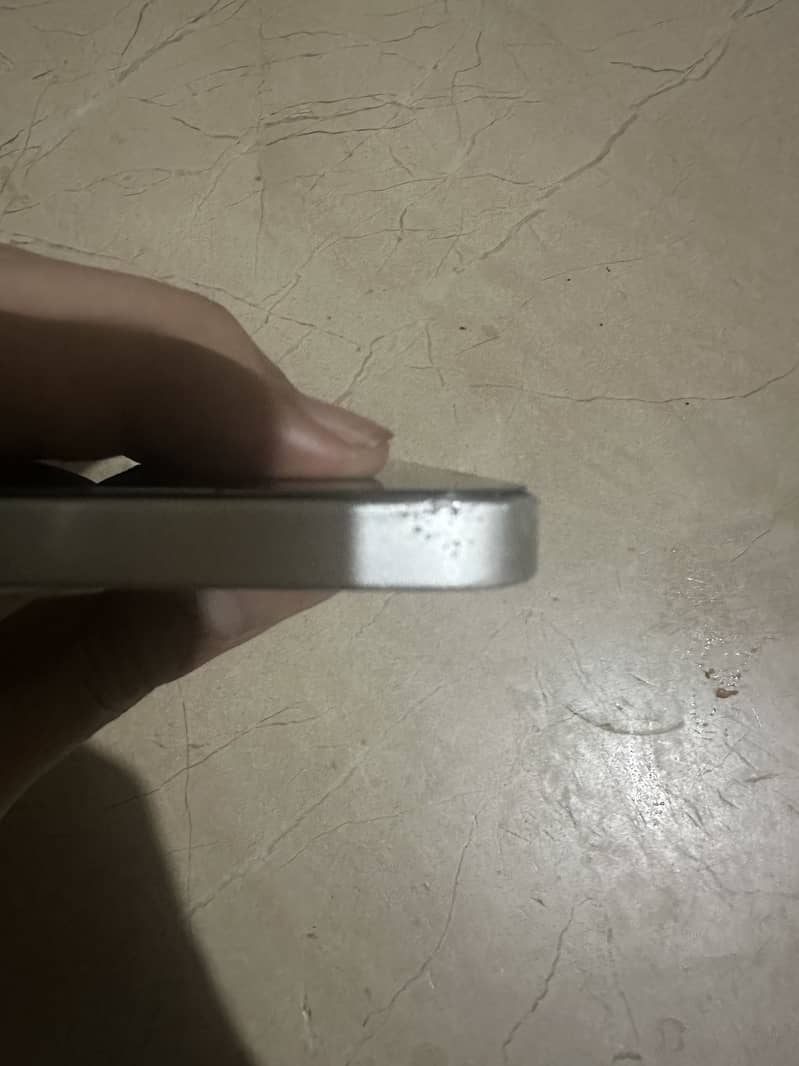 Apple iPhone 13 9