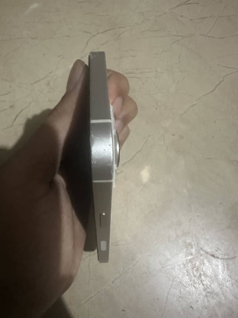 Apple iPhone 13 10
