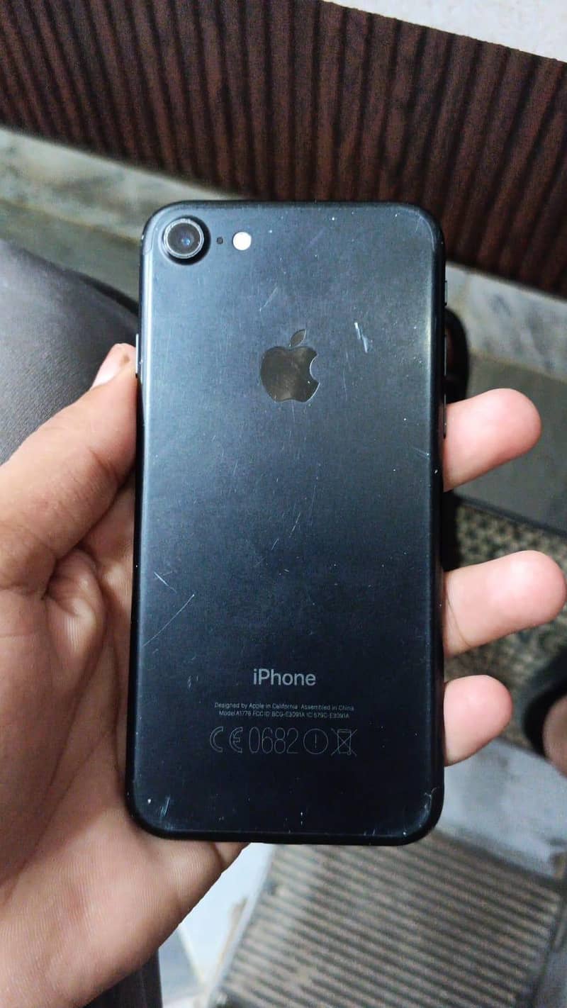 Apple iPhone 7 0