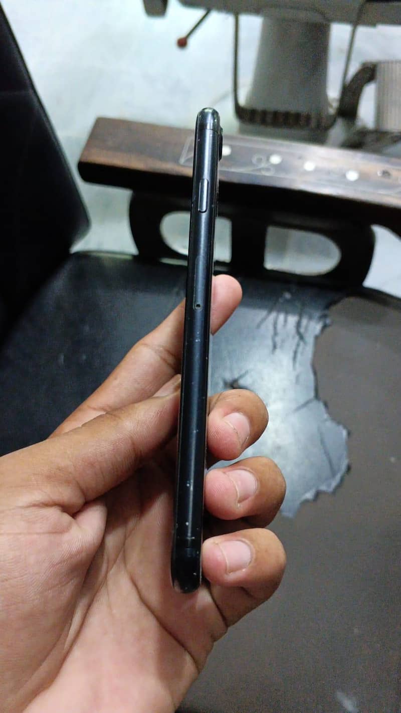 Apple iPhone 7 2