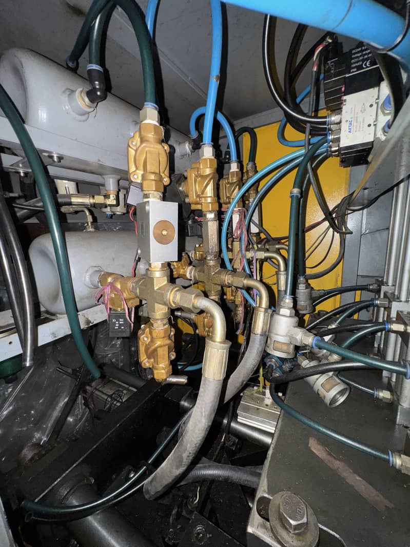 Plastic Bottle Maker Machine And Compressor 4