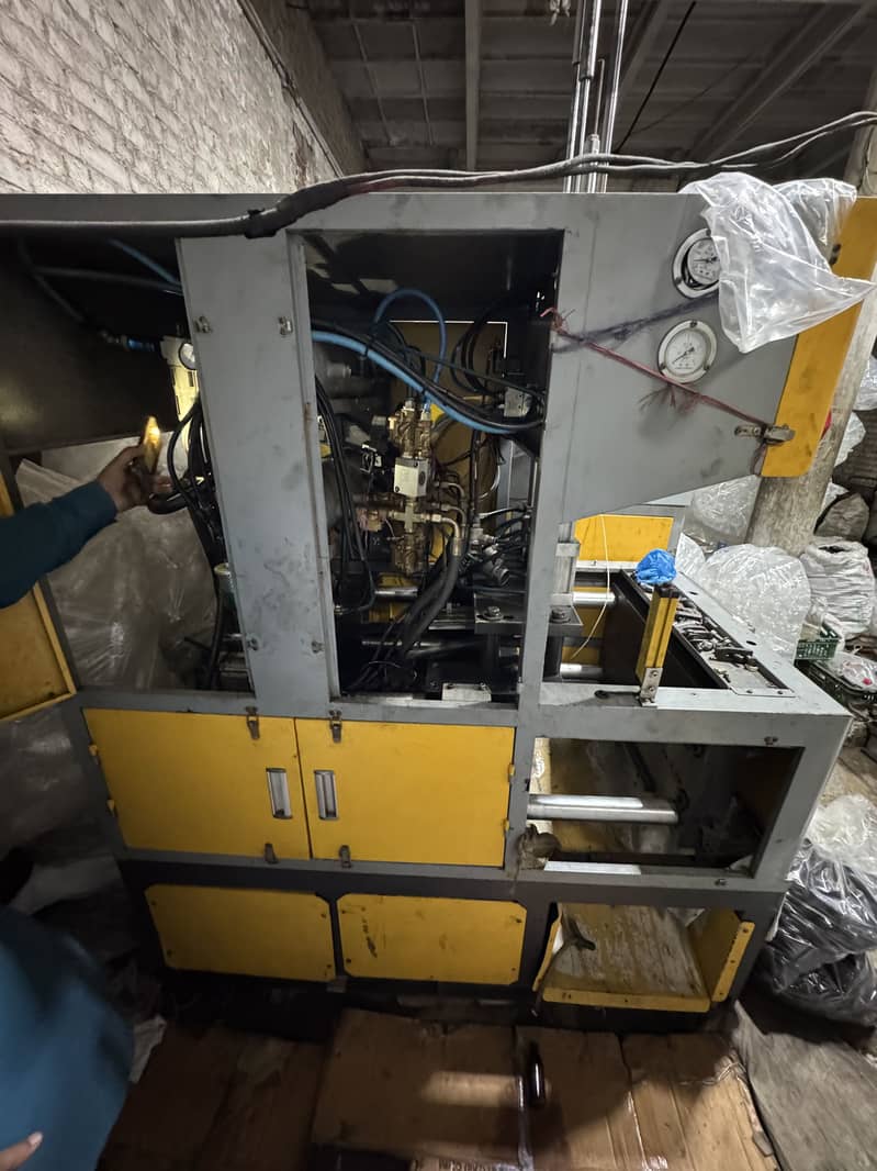 Plastic Bottle Maker Machine And Compressor 9