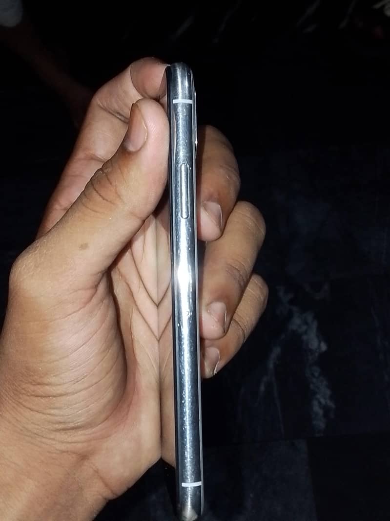 Apple iPhone X 4