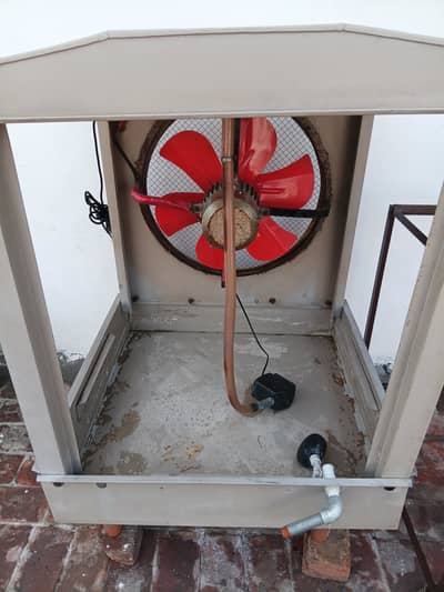 Room cooler in very good condition; free stand with wheels included