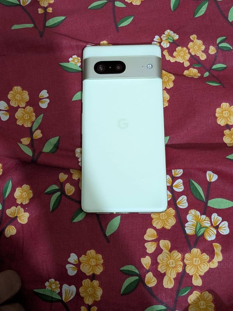 Google Pixel 7 4