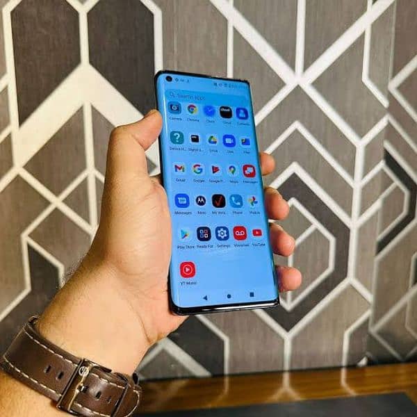 moto edge plus 1