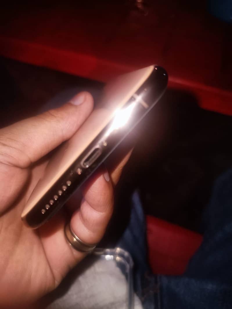 Apple iPhone 11 Pro Max 2