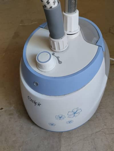 steam iron in brand new condition full size heavy steam