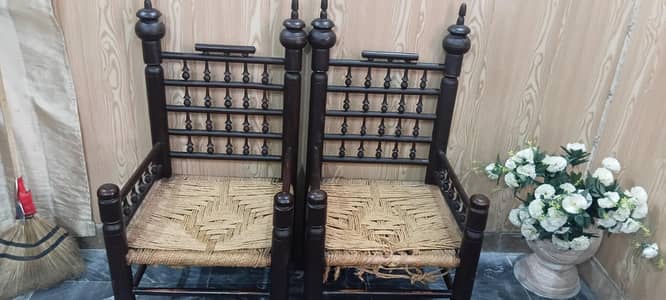 traditional wooden chairs (peery)