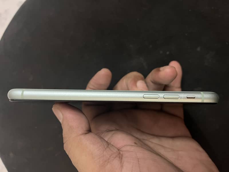 Apple iPhone 11 6