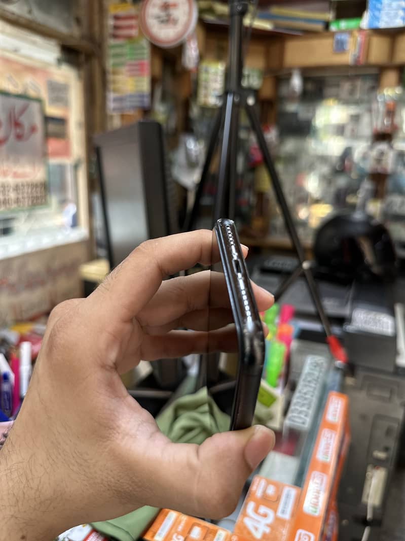 Apple iPhone X 4