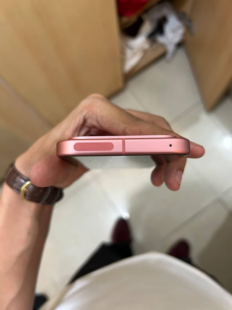 Google Pixel 9 5