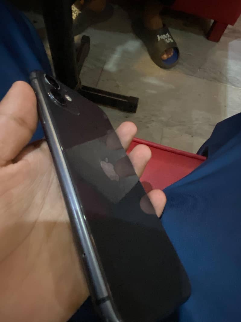 Apple iPhone 11 7