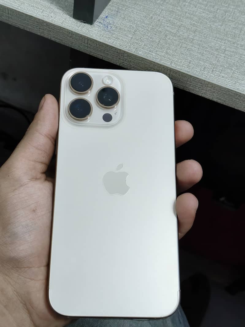 Apple iPhone 16 Pro Max jv 1