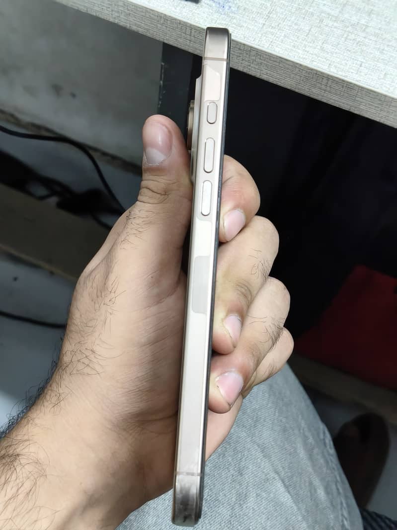 Apple iPhone 16 Pro Max jv 2