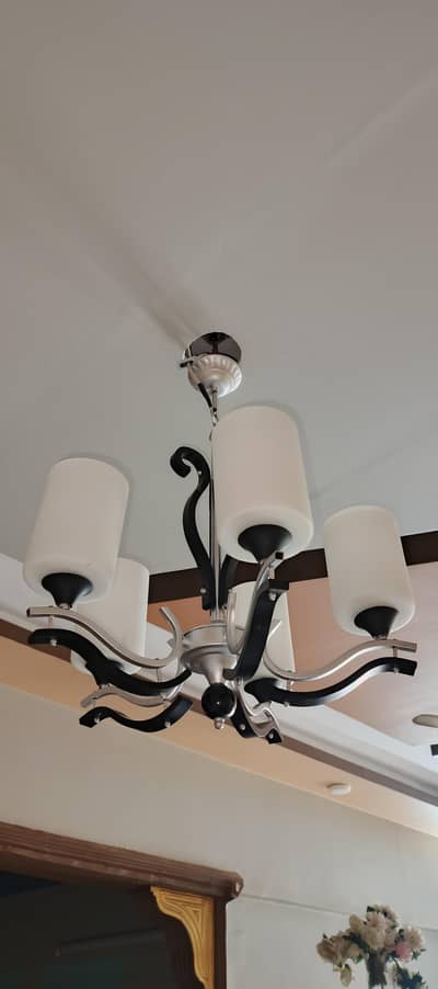 Chandelier 2 wall lamp condition used like new