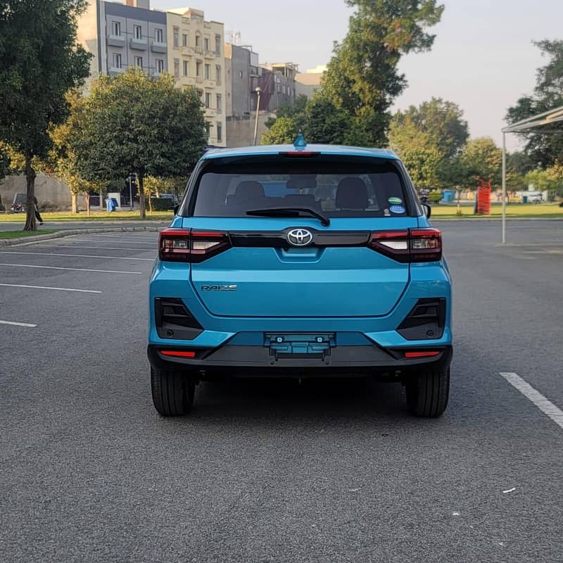 Toyota ! Raize 10