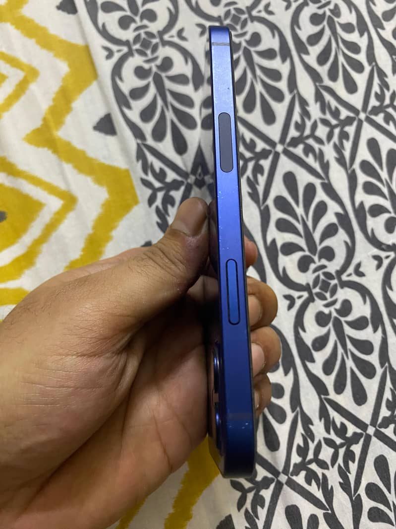 Apple iPhone 12 2