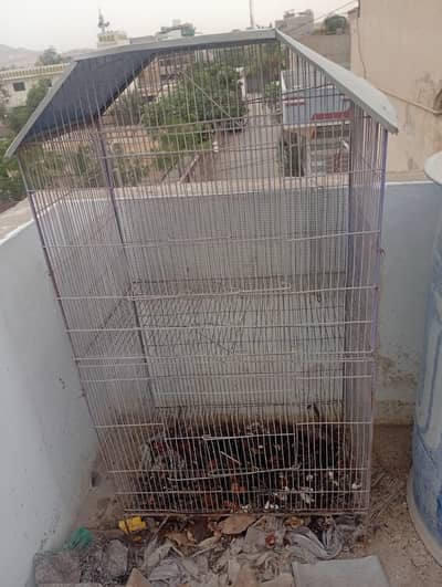 2-Floor Metal Bird Cage – Excellent Condition