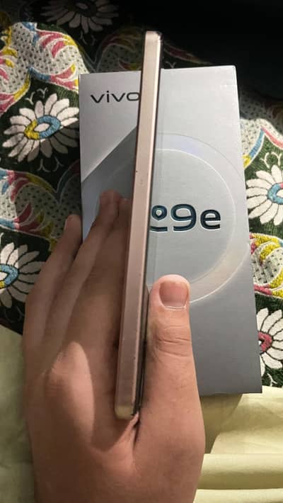 Vivo V29e 8 + 8 GB RAM 256 GB storage