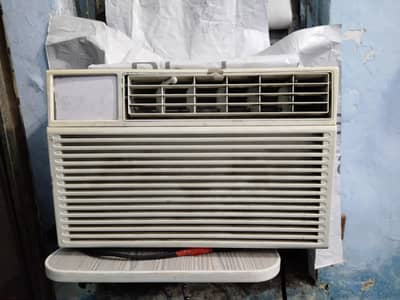 0.9 Ton window AC,