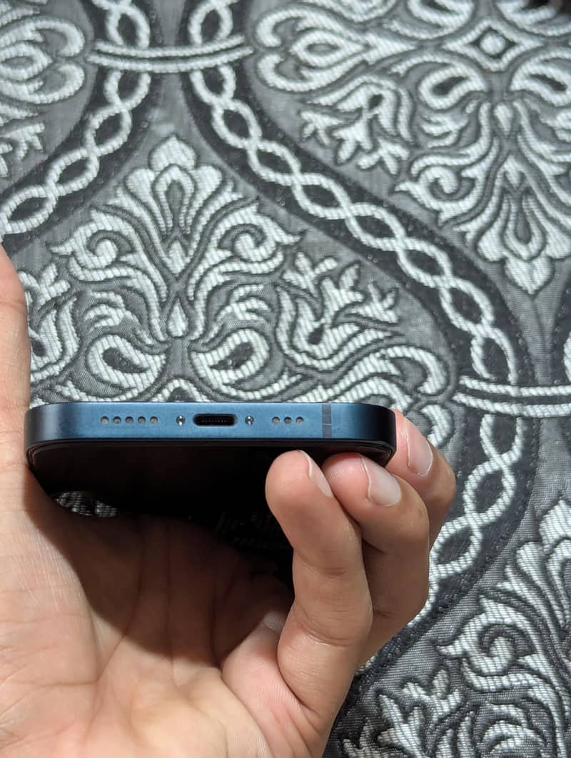 Apple iPhone 13 5