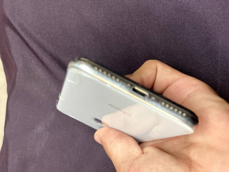 Apple iPhone X 4