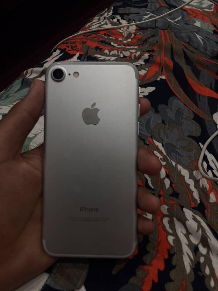 Apple iPhone 7 1