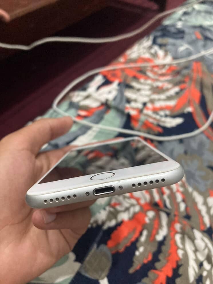 Apple iPhone 7 2