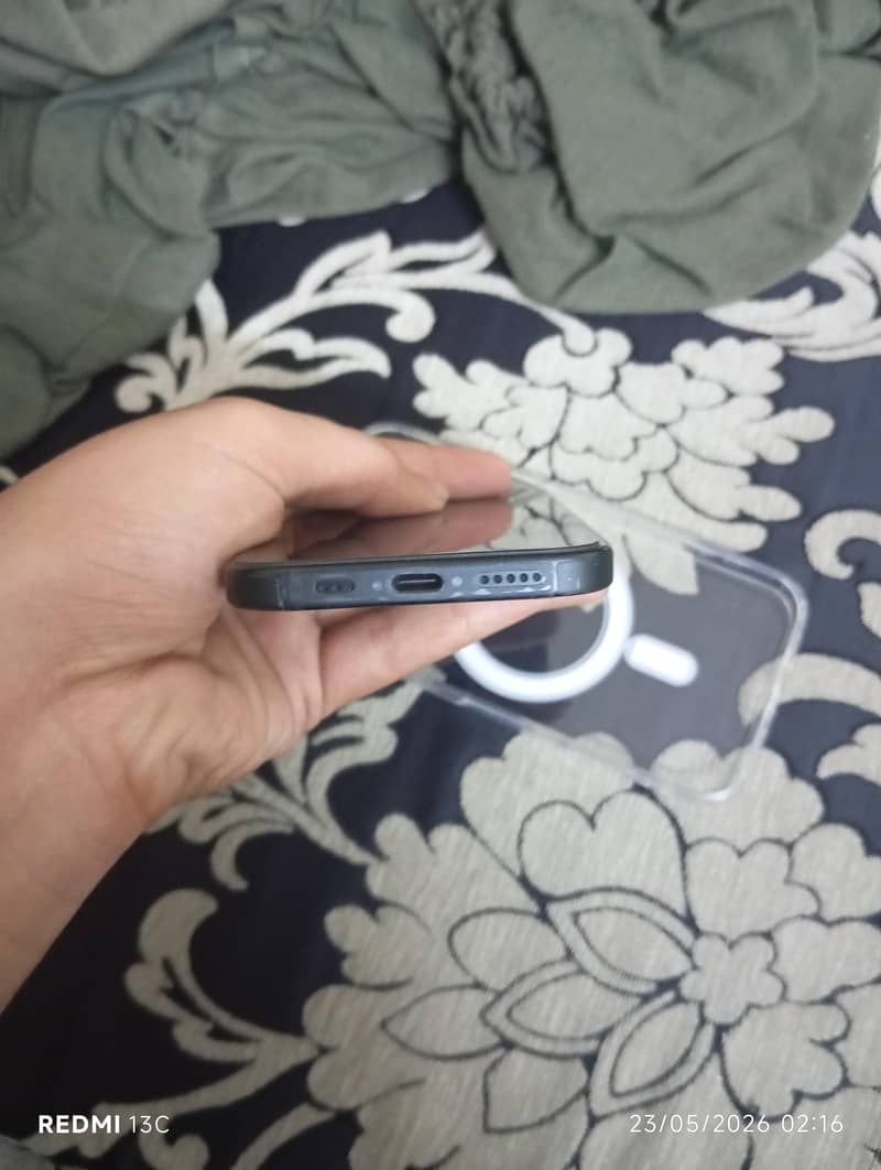 Apple iPhone 15 4