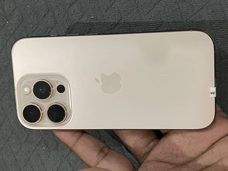Apple iPhone 16 Pro 4