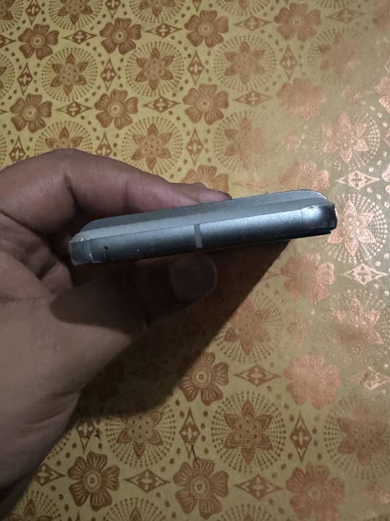 Google Pixel 8 4