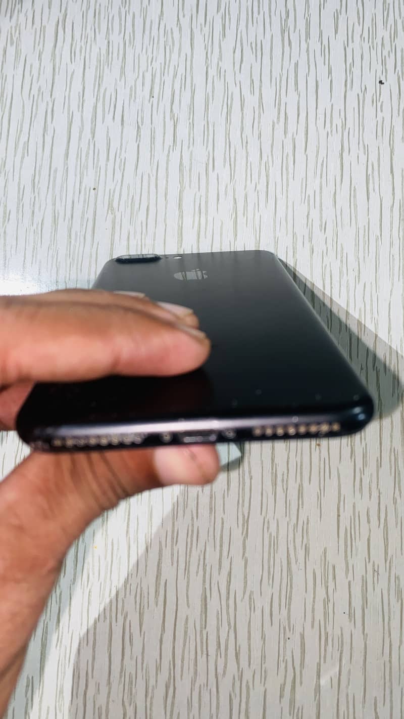 Apple iPhone 7 Plus 4