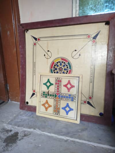 carom board with ludo