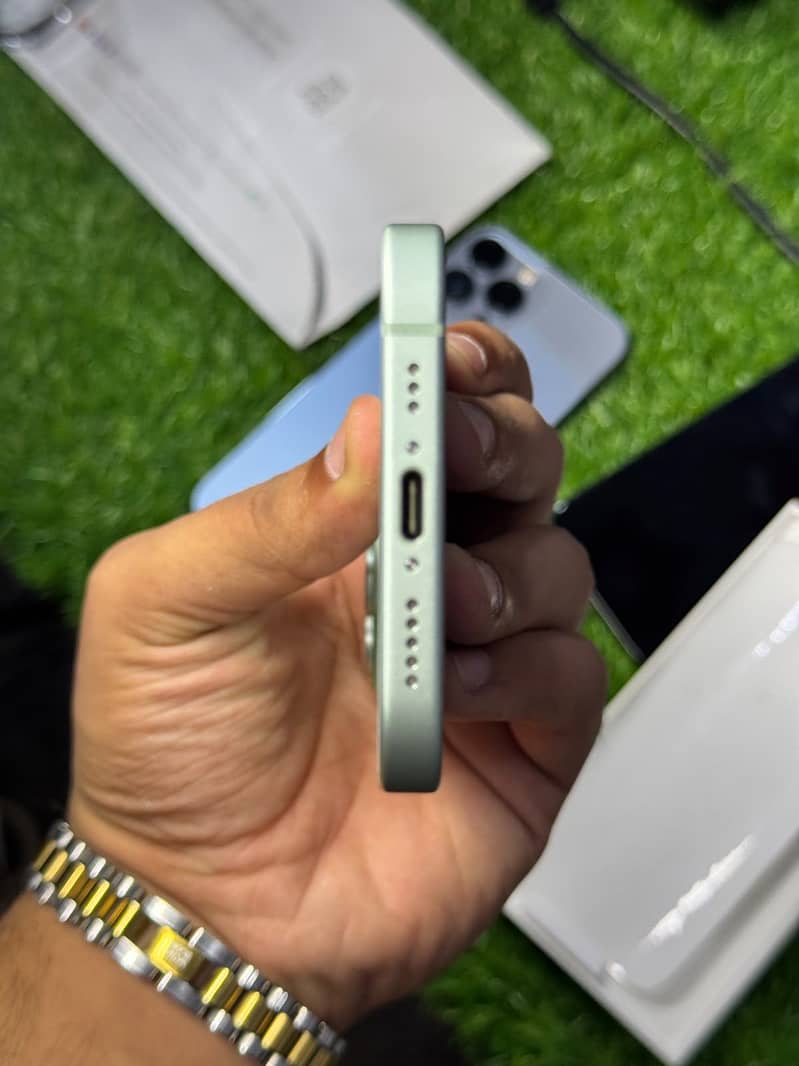 Apple iPhone 15 2