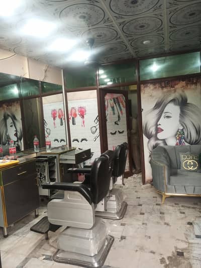 Beauty Sutiod For Sale Running Bussines
