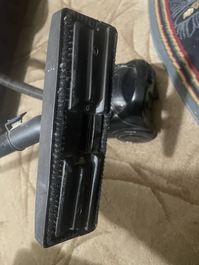 Vacuum cleaner 2