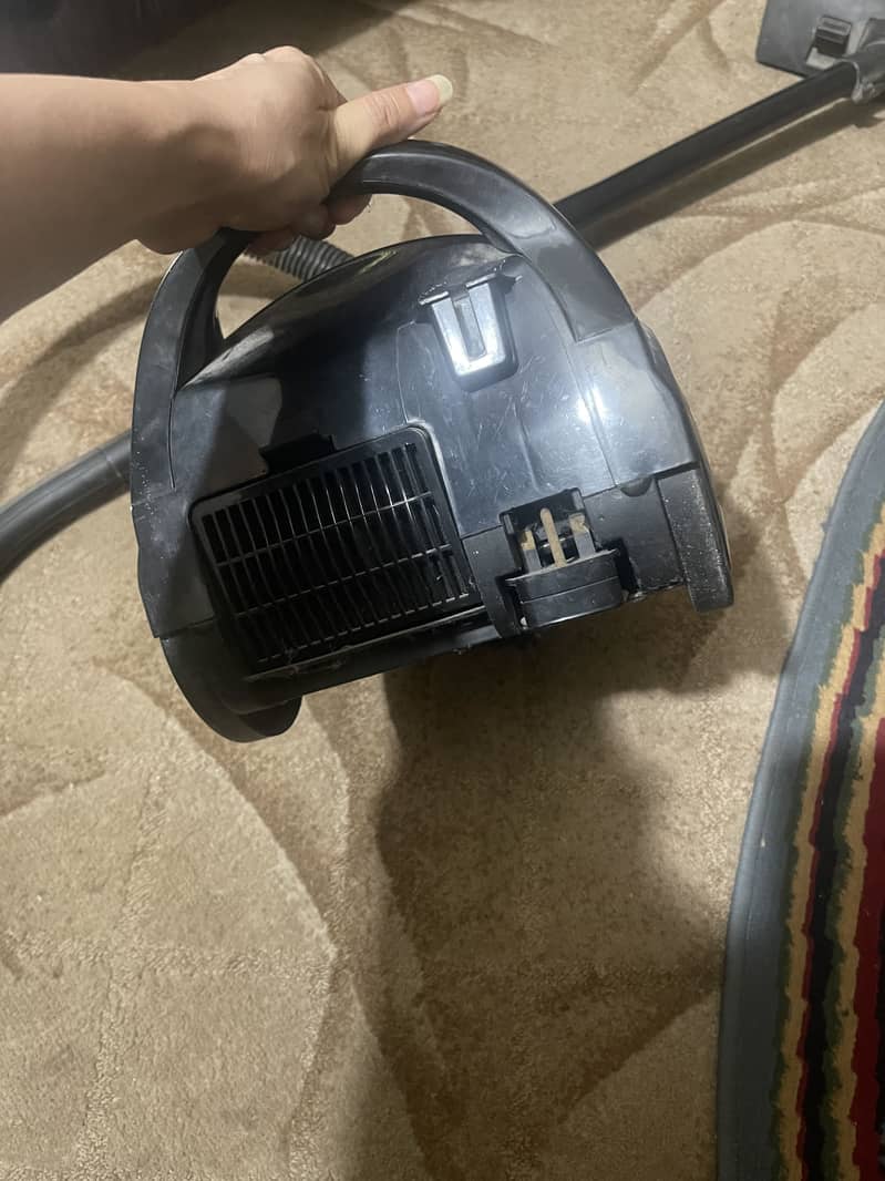 Vacuum cleaner 6