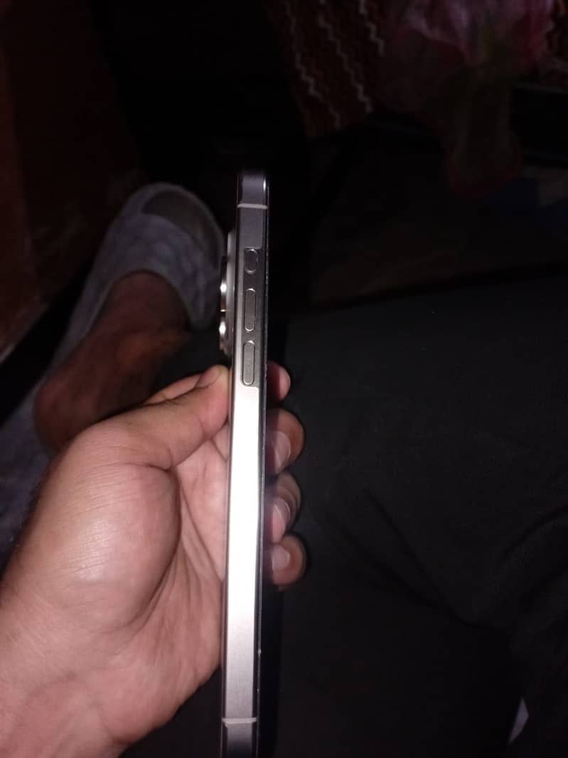 Apple iPhone 15 Pro Max 0