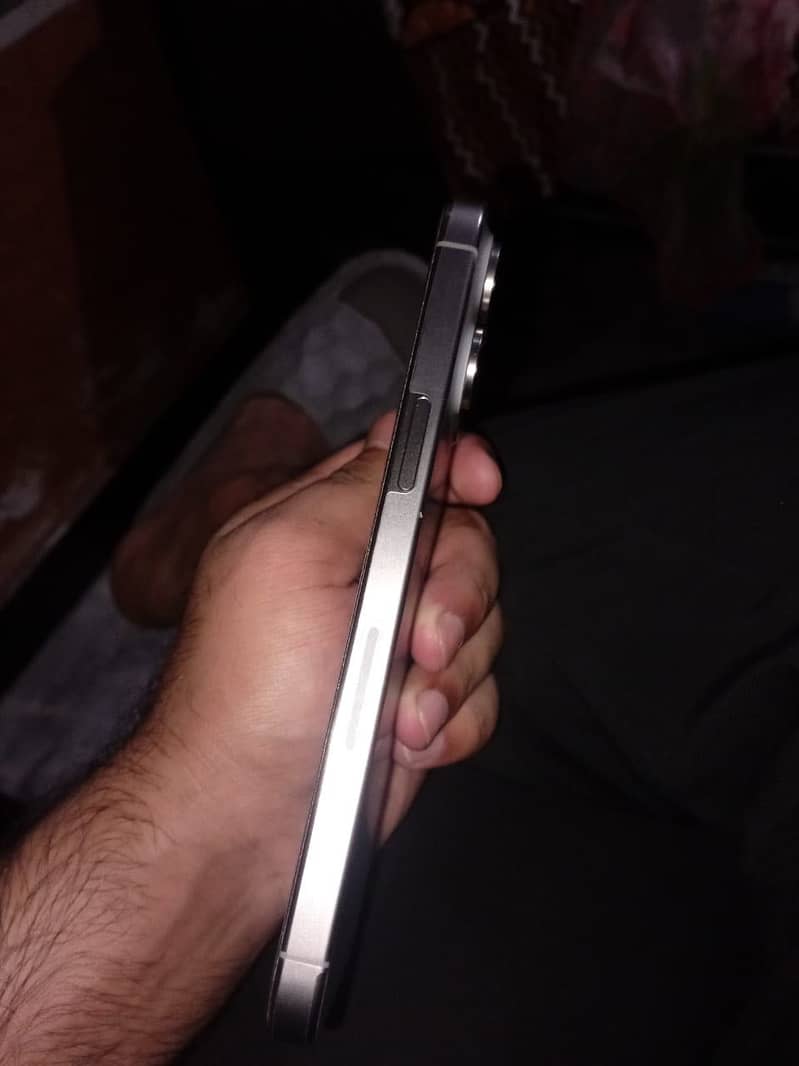 Apple iPhone 15 Pro Max 2