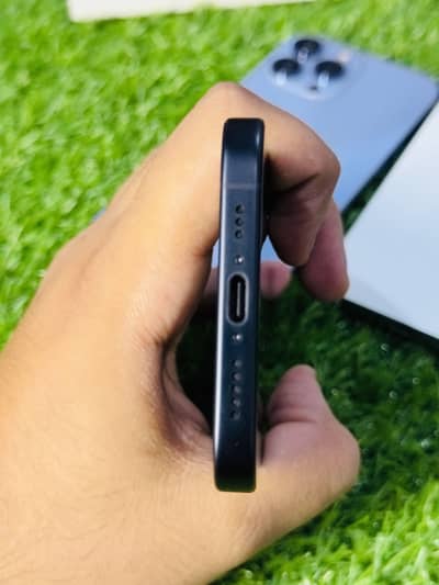 Apple iPhone 16