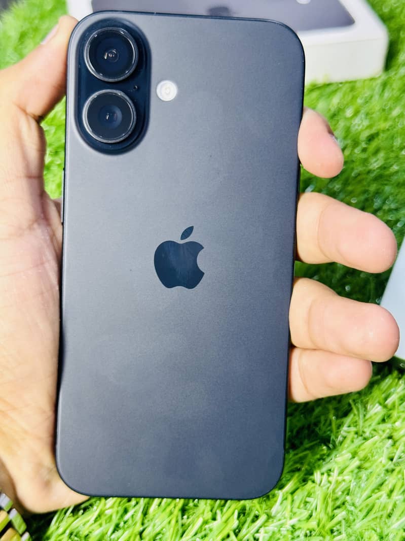 Apple iPhone 16 4
