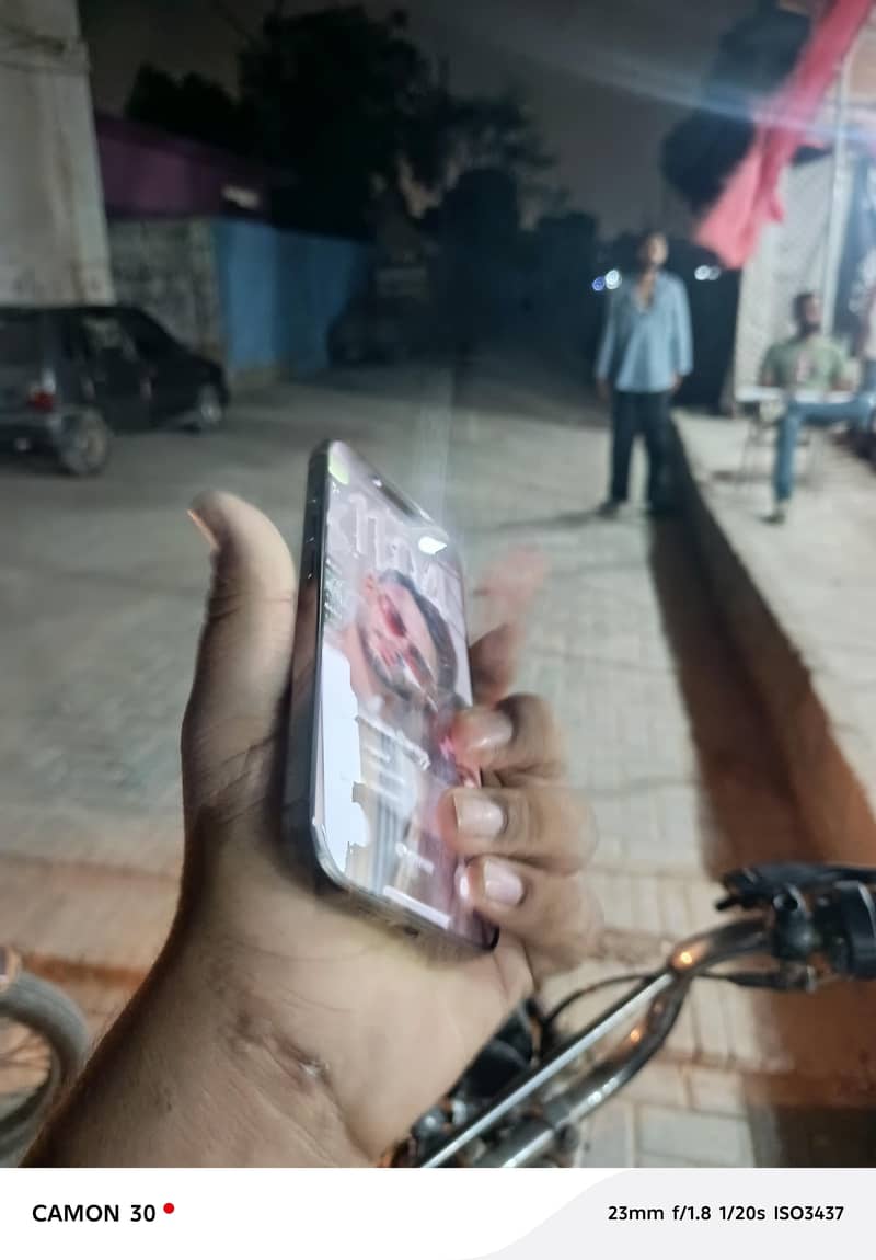 Apple iPhone 16 Pro 1
