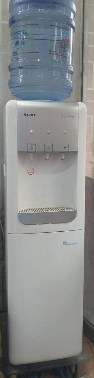 GREE WATER DESPENSER AVAILBLE FOR SALE