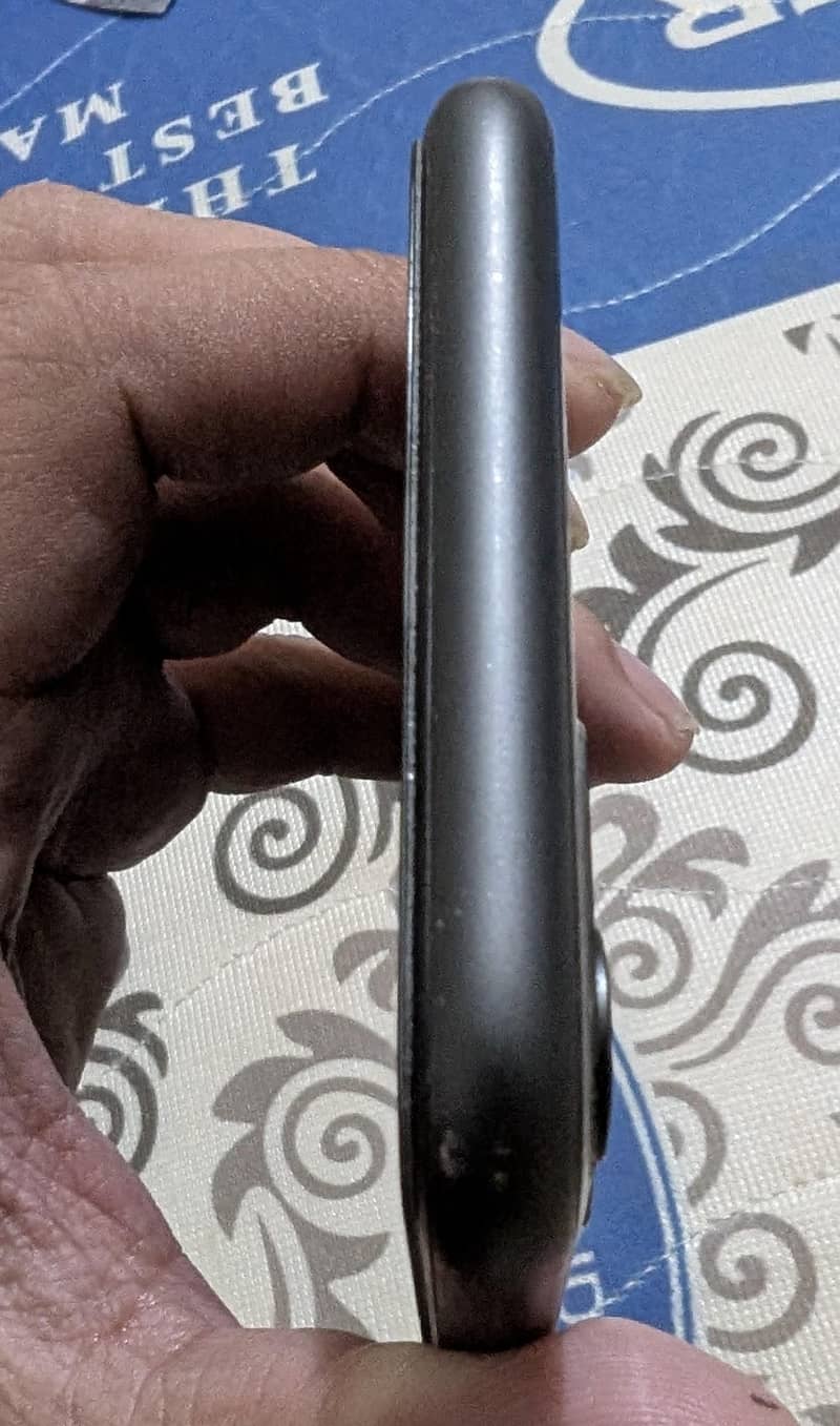 Apple iPhone 11 3