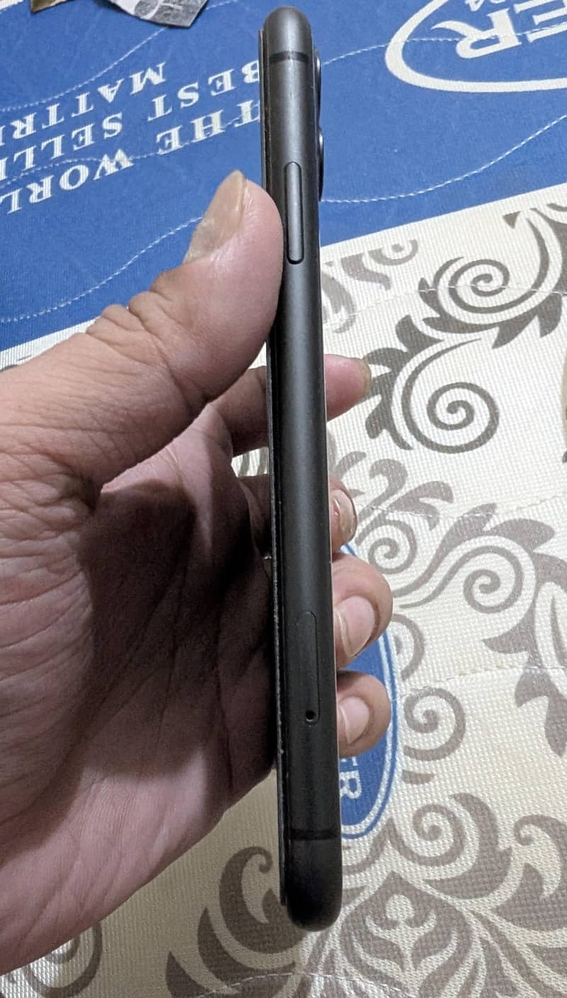Apple iPhone 11 4